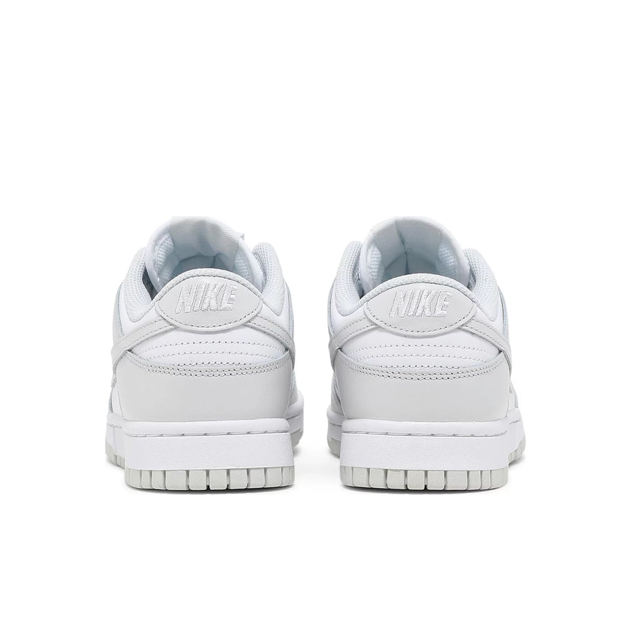 Heels of Nike Dunk Low photon dust in white and grey
