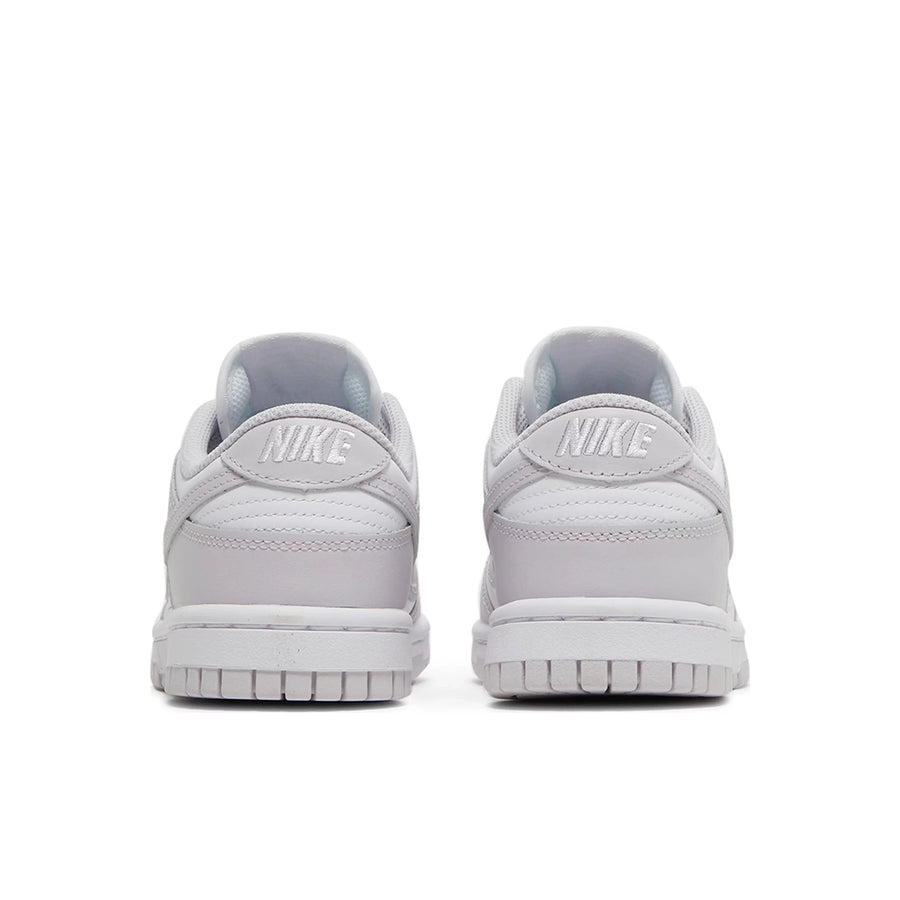 Heel of the womens Nike dunk low in a white lilac "venice" colour